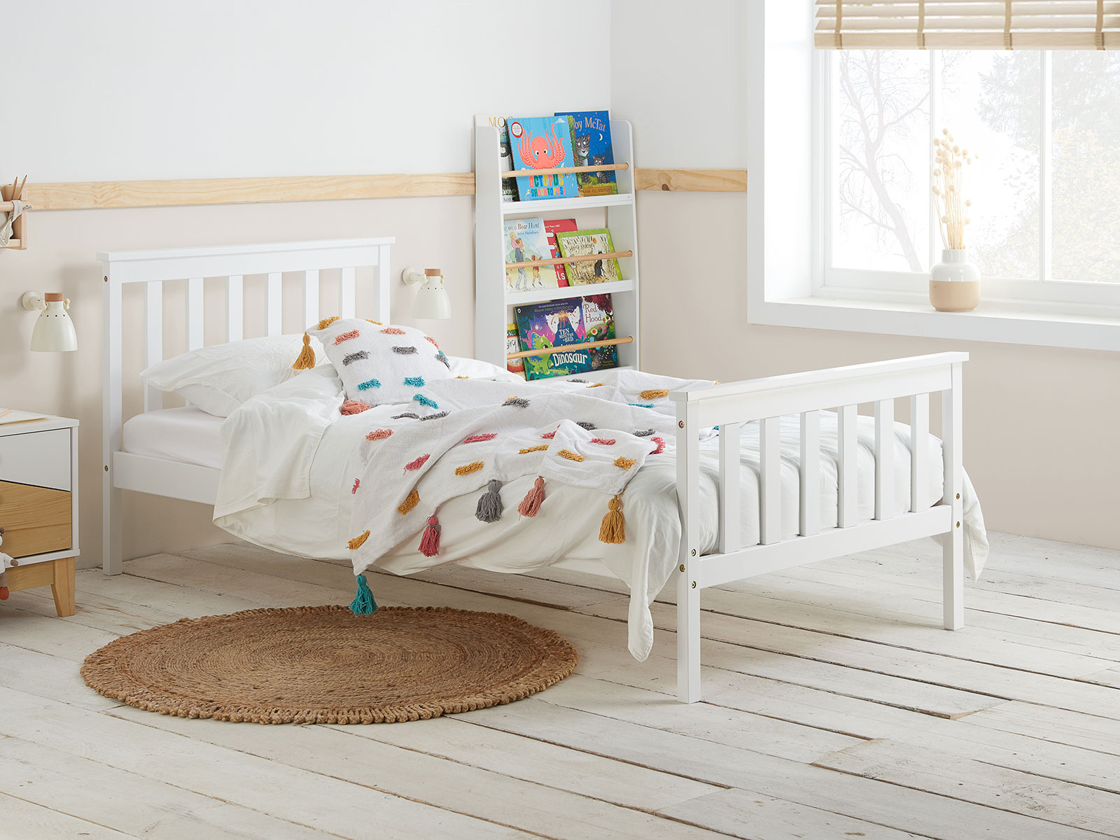 4ft6 Double Birlea Oxford Pine Bedstead in White Pine