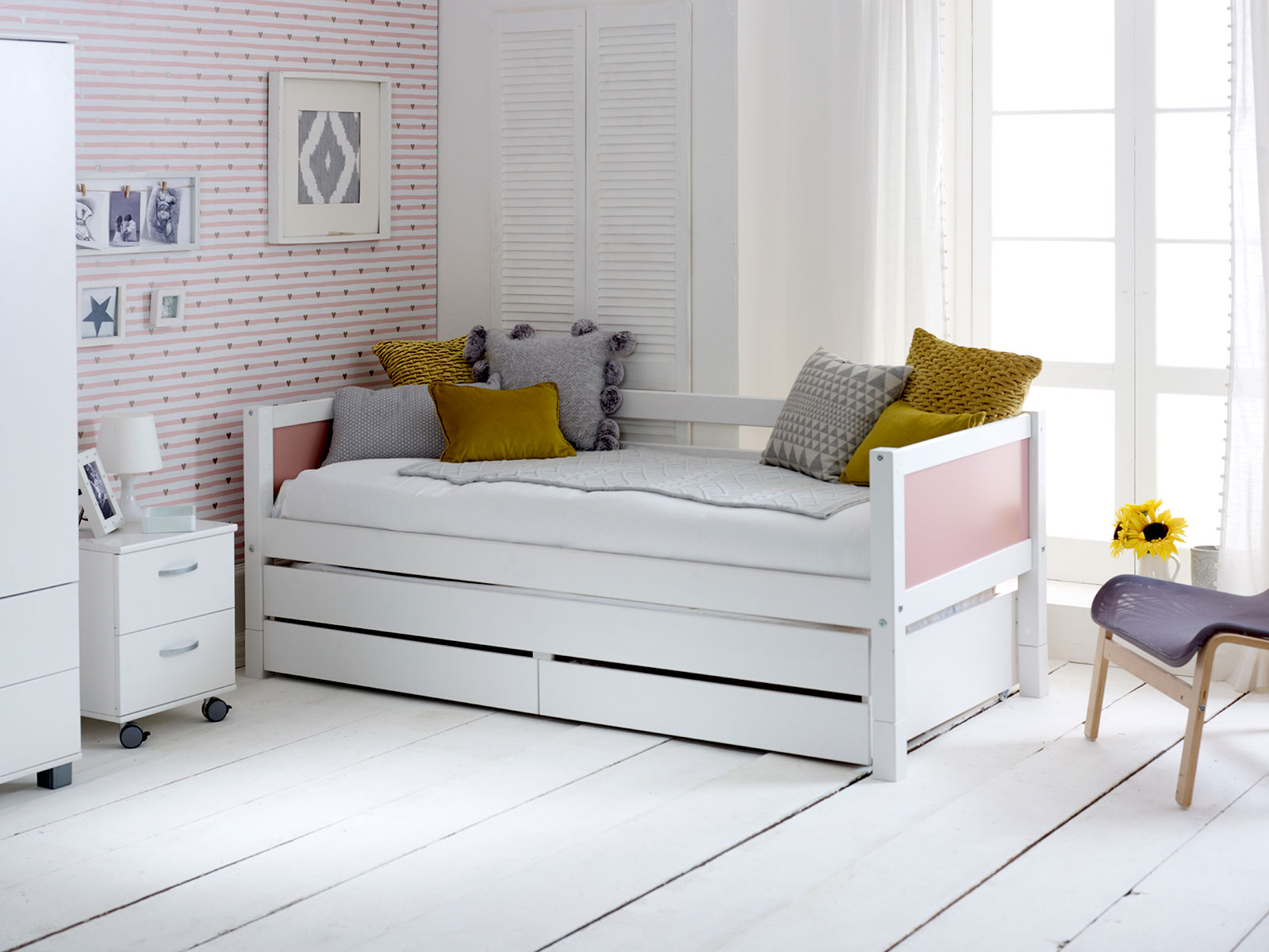Kids Avenue Nordic Daybed 1 With Rose Gable Ends
