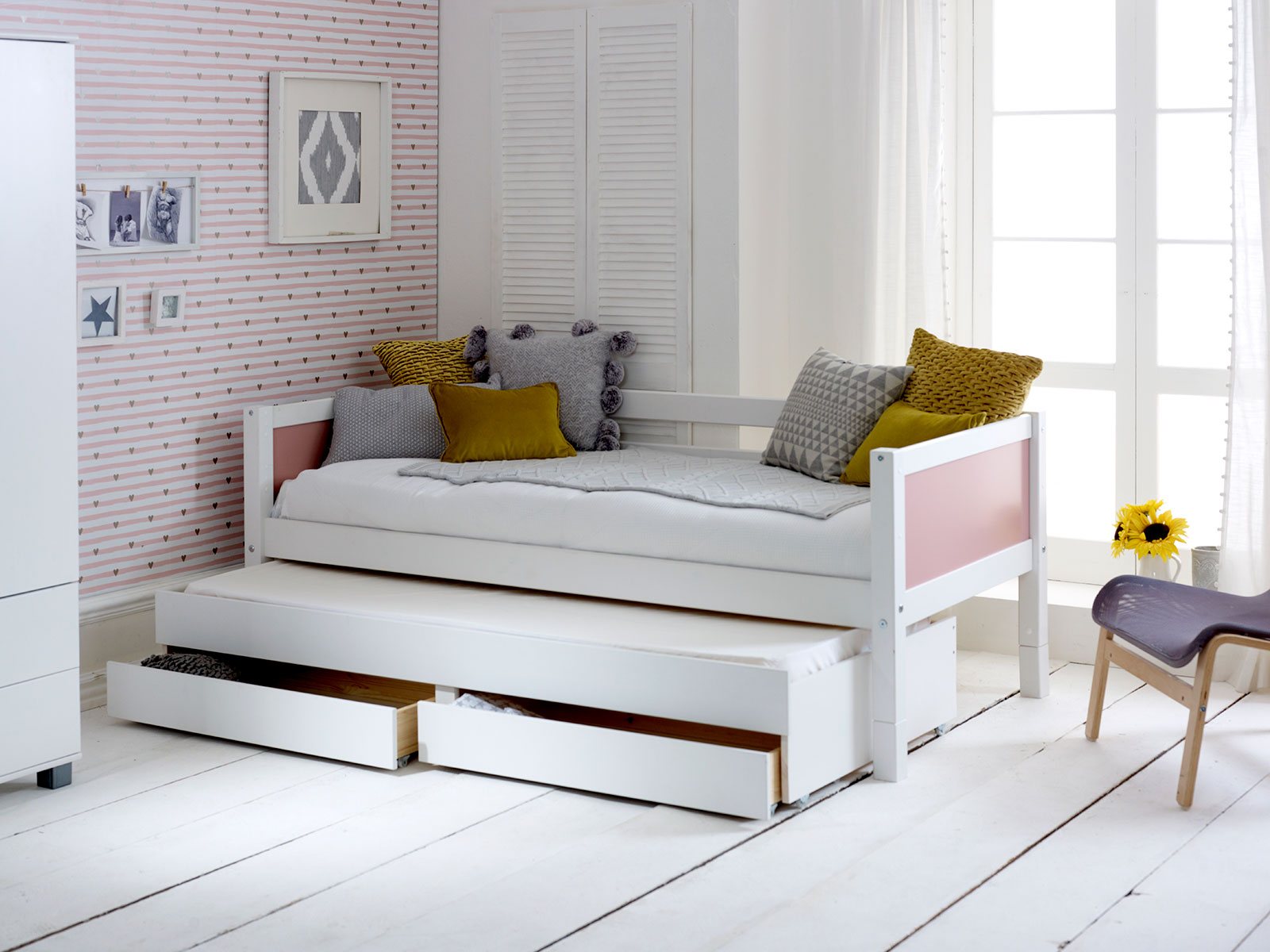 Kids Avenue Nordic Daybed 1 With Rose Gable Ends